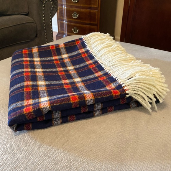 NWOT Lg Pendleton Style Plaid Blanket with fringe - Picture 4 of 4